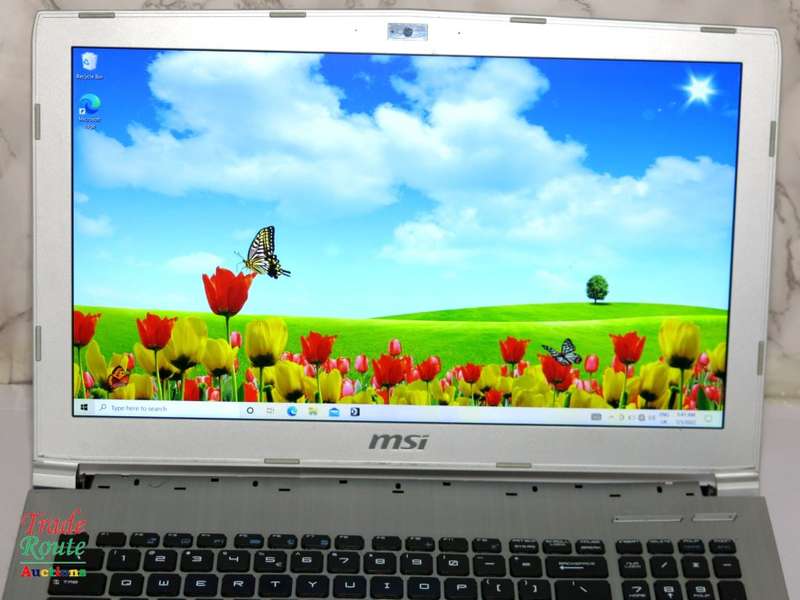 MSI PL62 7RC i7 Gaming Laptop - Please read Description - Hinge damaged