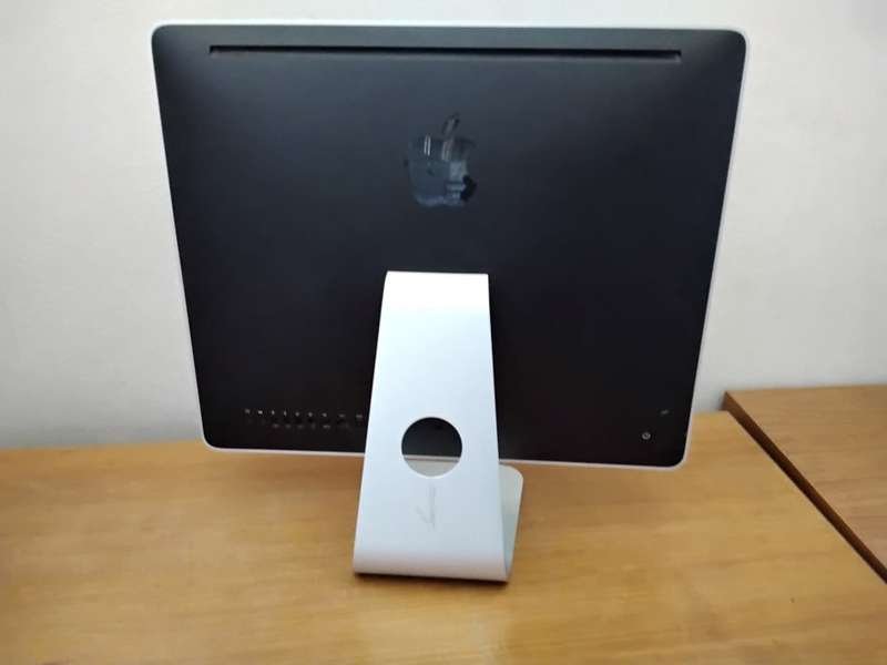 iMac 20-Inch `Core 2 Duo` 2.4Ghz - All in One Desktop Computer - ATI Radeon Graphics
