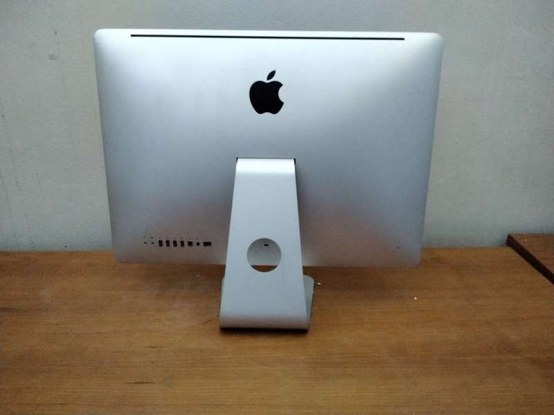 Apple Imac | 21.5 Inch | Core I5 2.5ghz 8gb Ram 500gb Hdd * Amd Radeon HD Graphics