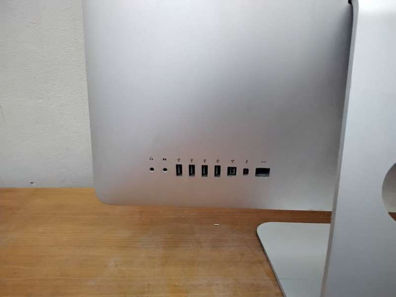 Apple Imac | 21.5 Inch | Core I5 2.5ghz 8gb Ram 500gb Hdd * Amd Radeon HD Graphics