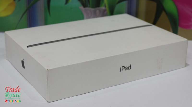 BOXED - APPLE iPad 10.2-inch (8th Gen) Wi-Fi 32GB- A2270 - Space Grey - MYL92HC/A