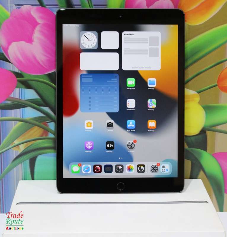 BOXED - APPLE iPad 10.2-inch (8th Gen) Wi-Fi 32GB- A2270 - Space Grey - MYL92HC/A
