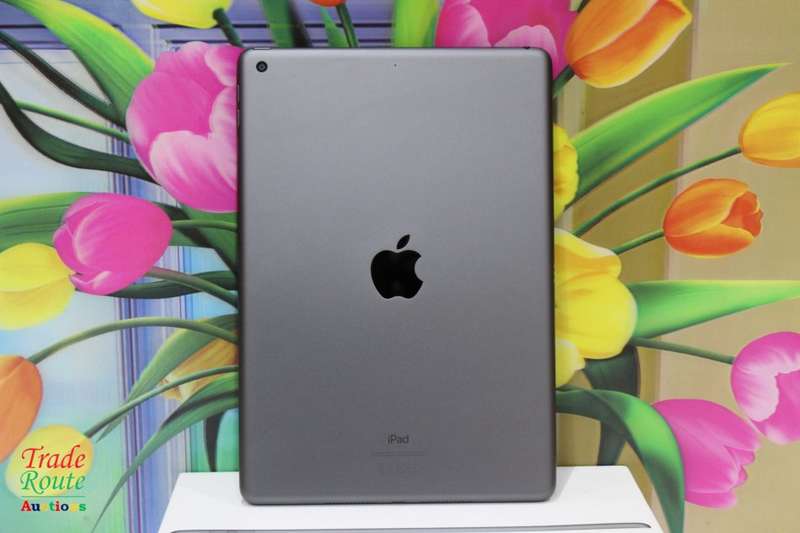 BOXED - APPLE iPad 10.2-inch (8th Gen) Wi-Fi 32GB- A2270 - Space Grey - MYL92HC/A