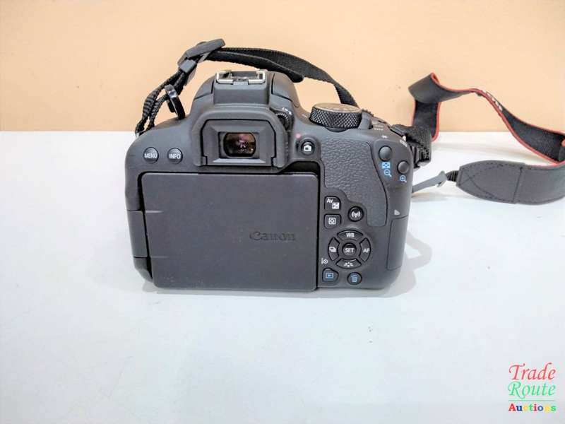 Canon EOS 800D DSLR with 18-55mm f/4-5.6 IS STM Lens in Box