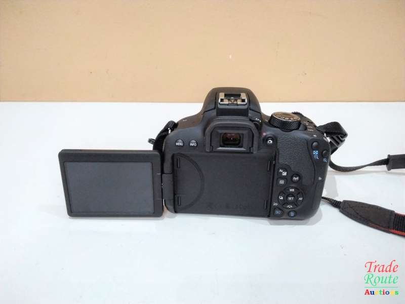 Canon EOS 800D DSLR with 18-55mm f/4-5.6 IS STM Lens in Box