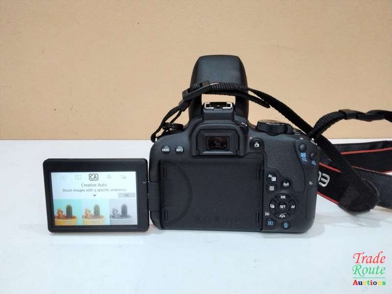 Canon EOS 800D DSLR with 18-55mm f/4-5.6 IS STM Lens in Box