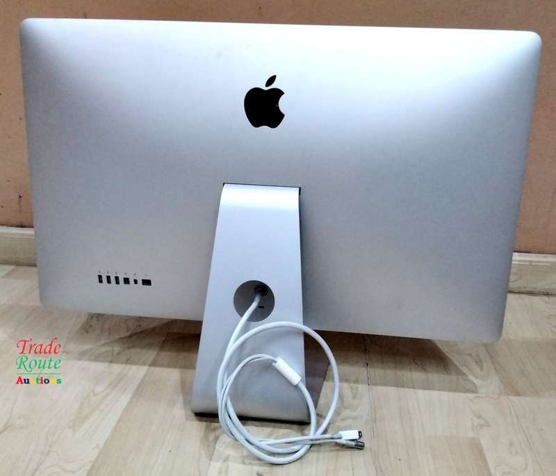 Apple Thunderbolt Cinema Display LED (27-Inch) Monitor | A1407 | 2560 X 1440 Resolution -tiny cracks