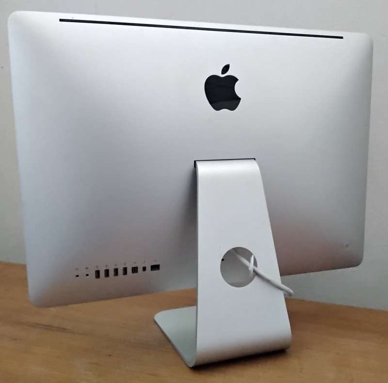 Apple iMAC | 21.5 INCH * ALL IN ONE DESKTOP COMPUTER * AMD Radeon HD