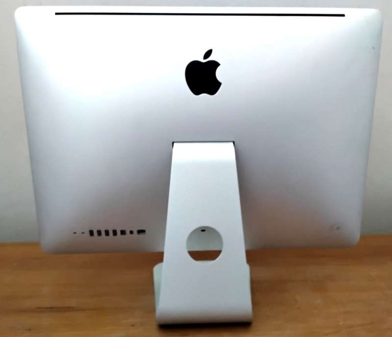 Apple iMAC | 21.5 INCH | Core i3 3.2Ghz | 4GB RAM | 1TB HDD - ATI Radeon HD Graphics - All in One