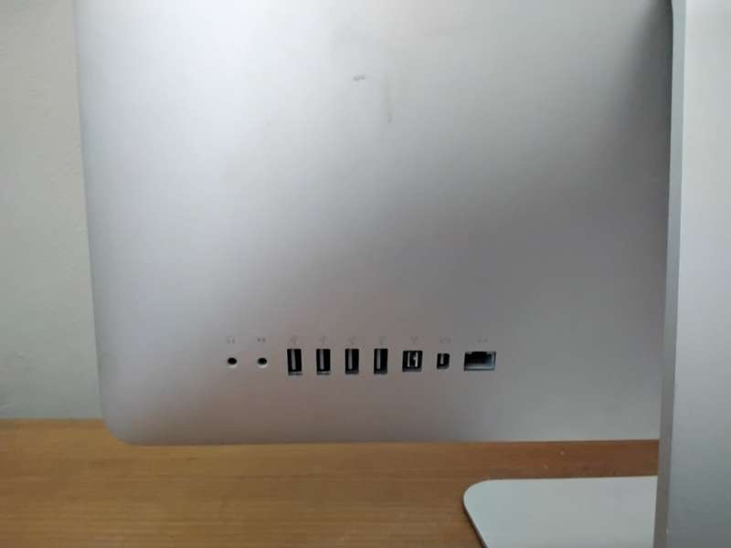 Apple iMAC | 21.5 INCH | Core i3 3.2Ghz | 4GB RAM | 1TB HDD - ATI Radeon HD Graphics - All in One