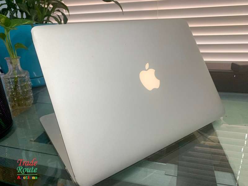 MacBook Pro 13.3-inch 2014 Retina | Core i5 2.8GHz | 8GB RAM | 500GB SSD - Cracked LCD For Repairs