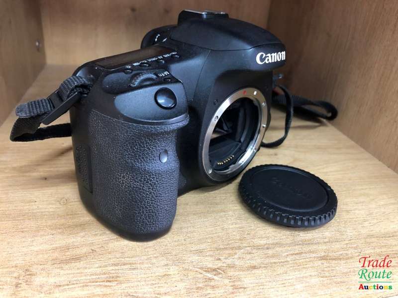 Canon 7D 18MP PROFESSIONAL Digital SLR Camera (BODY) - 18 Megapixels