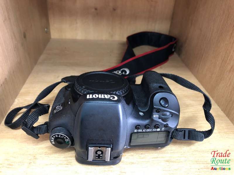 Canon 7D 18MP PROFESSIONAL Digital SLR Camera (BODY) - 18 Megapixels
