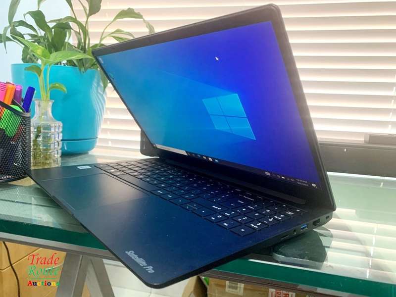 Dynabook Satellite Pro C50-H-103 - Core i3 10th Gen - 8GB HDD - 256GB SSD