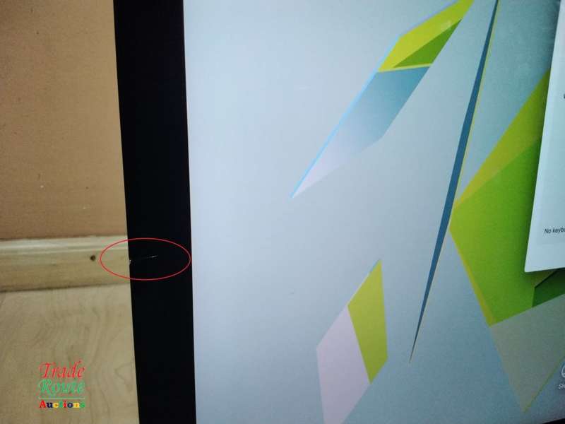Apple iMAC Retina 5K 5120 X 2880 Display 2015 | 27 INCH | RADEON R9 2GB [CRACKED OUTER GLASS]