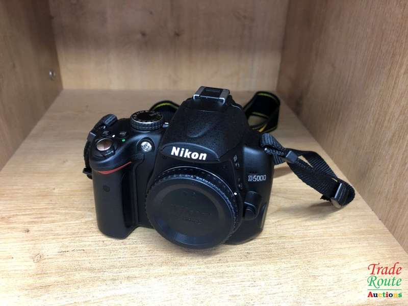 NIKON D5000 DIGITAL SLR CAMERA BODY ONLY WITH 2.7-inch Vari-angle LCD