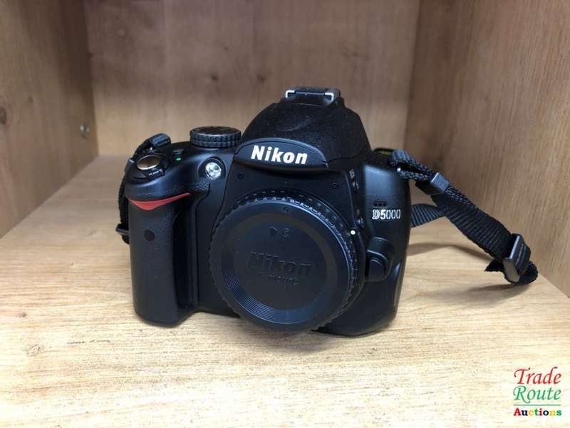 NIKON D5000 DIGITAL SLR CAMERA BODY ONLY WITH 2.7-inch Vari-angle LCD