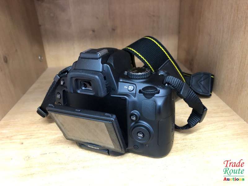 NIKON D5000 DIGITAL SLR CAMERA BODY ONLY WITH 2.7-inch Vari-angle LCD