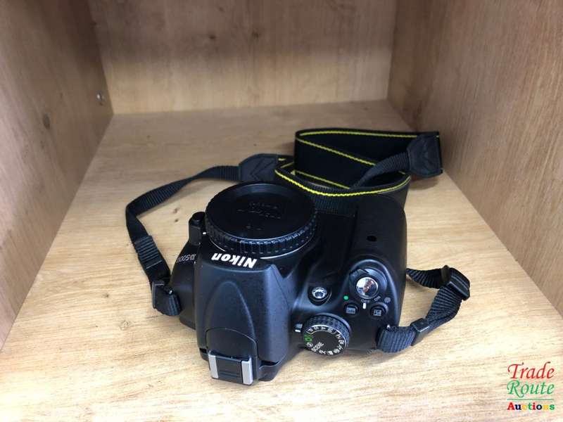 NIKON D5000 DIGITAL SLR CAMERA BODY ONLY WITH 2.7-inch Vari-angle LCD
