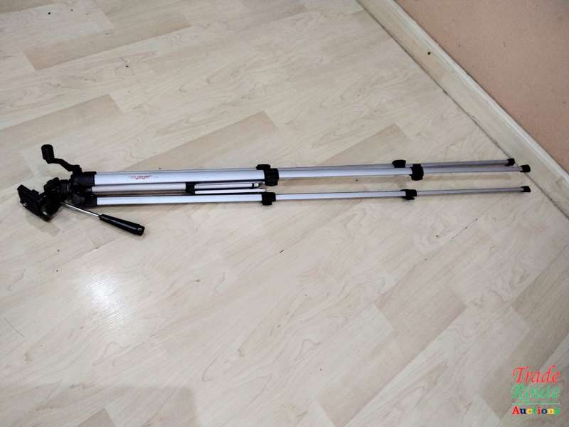 Voyager Tripod T1000 [ pre-owned ]