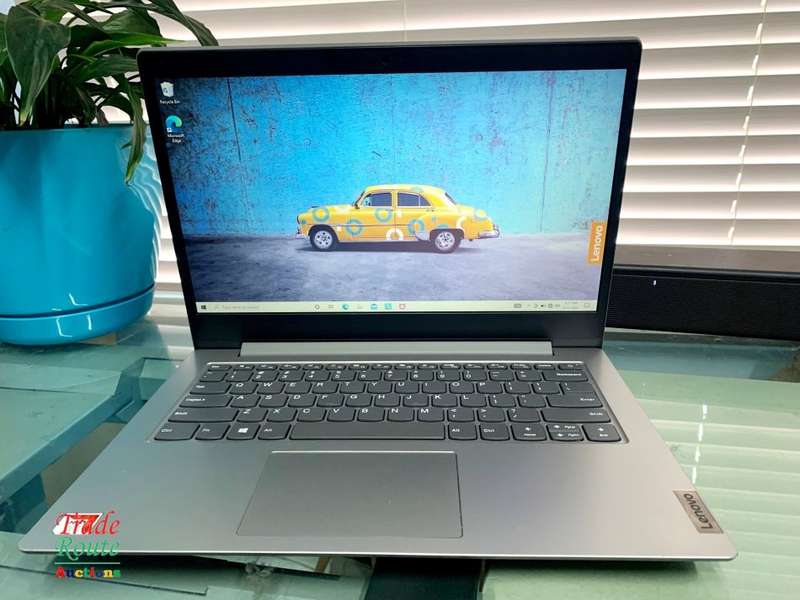 Lenovo IdeaPad 81VS Notebook PC - AMD A4-9120e / 14` HD / 4GB RAM / 64GB eMMC