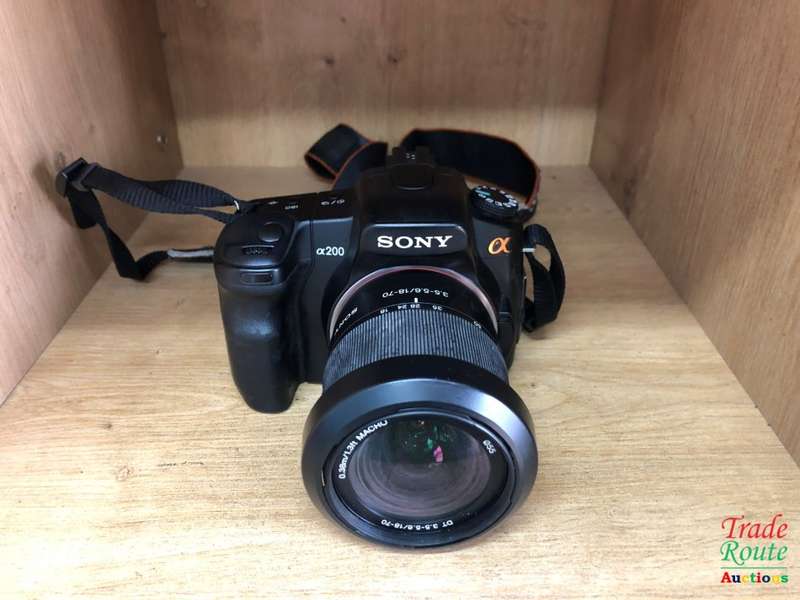 SONY ALPHA A200 DSLR PROFESSIONAL DIGITAL CAMERA + 18-70 SONY LENS KIT