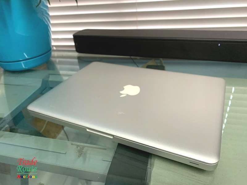 MacBook Pro 13.3-inch | Core i5 2.4GHz | 4GB RAM | 240GB SSD - Apple Laptop