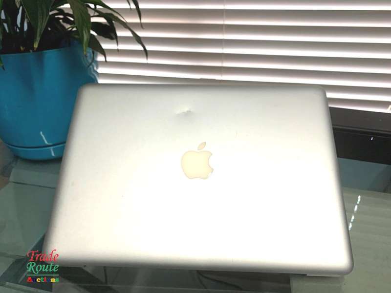 MacBook Pro 13.3-inch | Core i5 2.4GHz | 4GB RAM | 240GB SSD - Apple Laptop