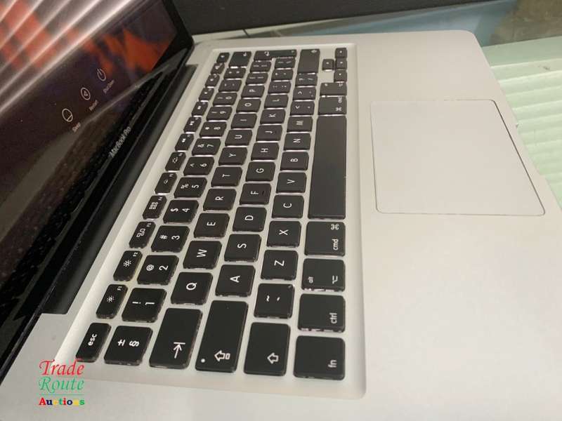 MacBook Pro 13.3-inch | Core i5 2.4GHz | 4GB RAM | 240GB SSD - Apple Laptop