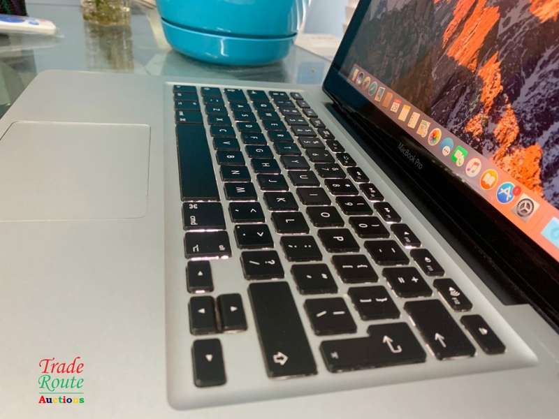 MacBook Pro 13.3-inch | Core i5 2.4GHz | 4GB RAM | 240GB SSD - Apple Laptop