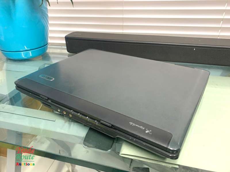 Acer TravelMate 5730 - Intel Core 2 Duo P8400 2.3Ghz 2GB RAM - 250GB HDD [ Faulty Battery ]