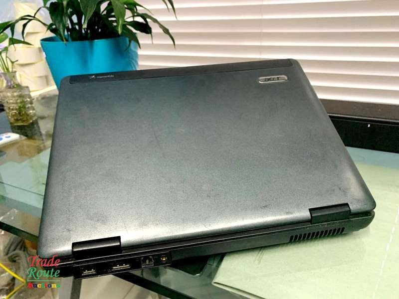 Acer TravelMate 5730 - Intel Core 2 Duo P8400 2.3Ghz 2GB RAM - 250GB HDD [ Faulty Battery ]