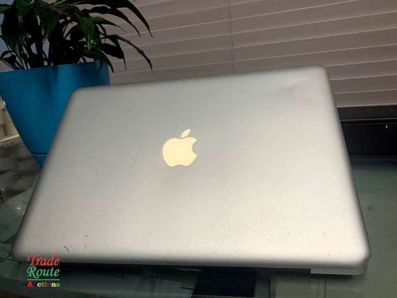 MacBook Pro 13.3-inch | Core i5  - Apple Laptop