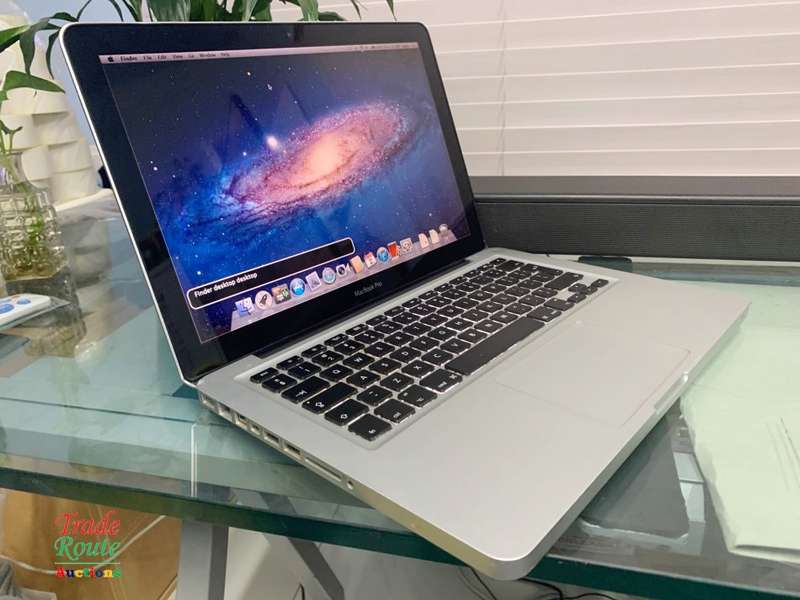 MacBook Pro 13.3-inch | Core i5  - Apple Laptop