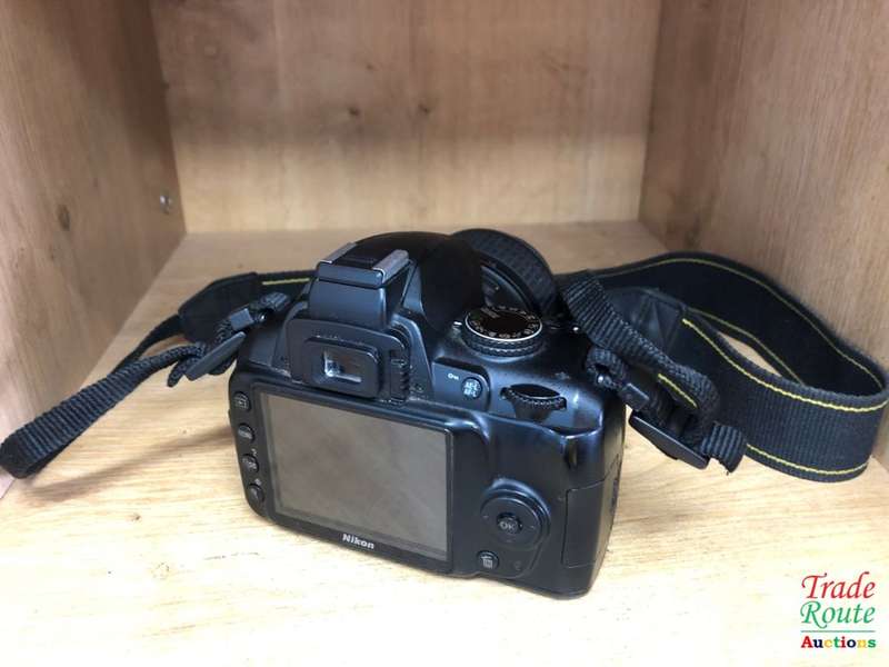 NIKON D3000 DSLR CAMERA CAMERA KIT WITH NIKKOR 18-55 VR LENS