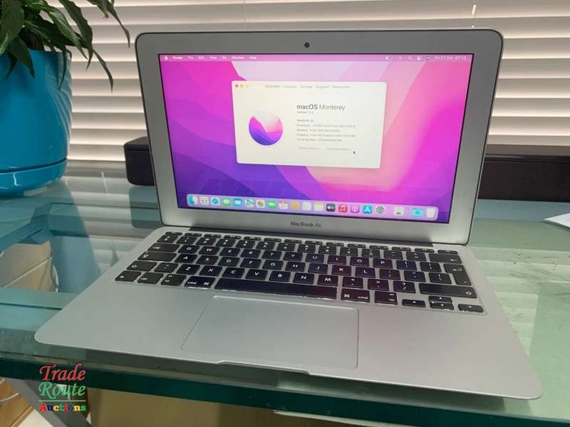 MacBook Air 11.6-inch | Core i5 1.6GHz | 4GB RAM | 128GB SSD FLASH Early 2015