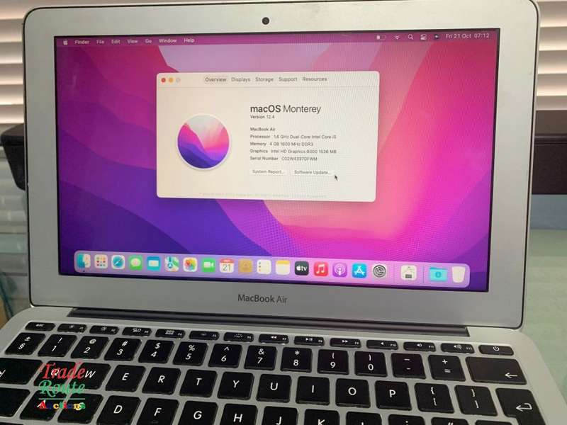MacBook Air 11.6-inch | Core i5 1.6GHz | 4GB RAM | 128GB SSD FLASH Early 2015