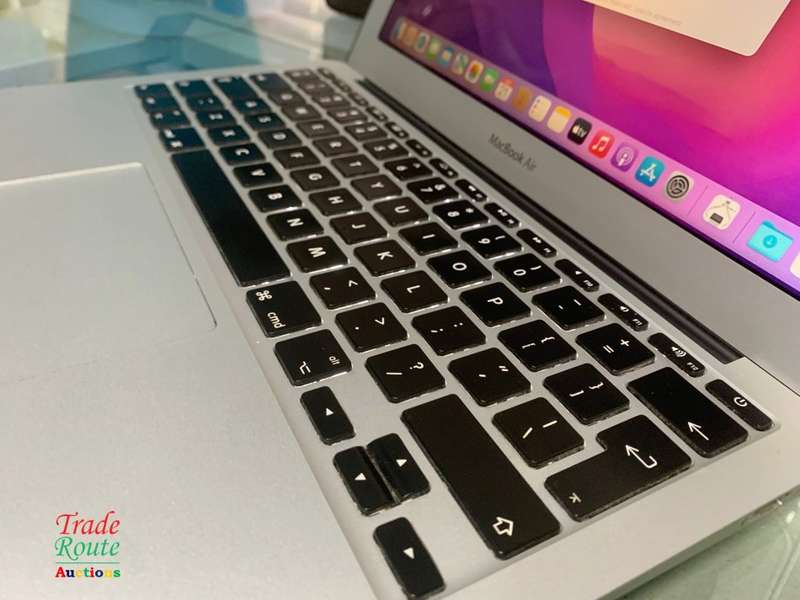 MacBook Air 11.6-inch | Core i5 1.6GHz | 4GB RAM | 128GB SSD FLASH Early 2015