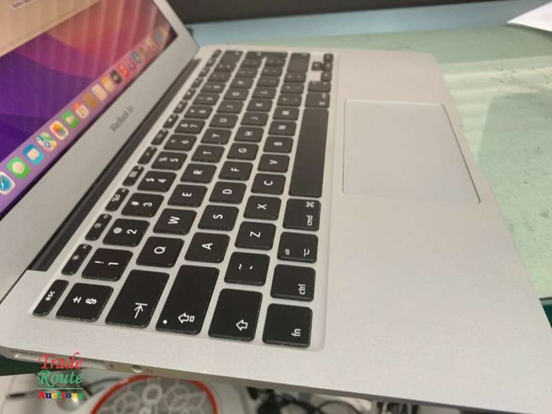 MacBook Air 11.6-inch | Core i5 1.6GHz | 4GB RAM | 128GB SSD FLASH Early 2015