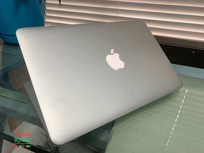 MacBook Air 11.6-inch | Core i5 1.6GHz | 4GB RAM | 128GB SSD FLASH Early 2015