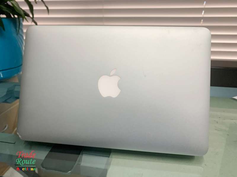 MacBook Air 11.6-inch | Core i5 1.6GHz | 4GB RAM | 128GB SSD FLASH Early 2015