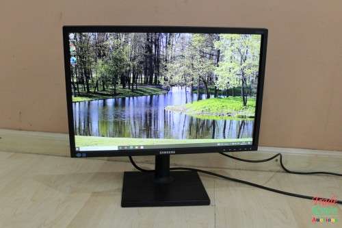 Samsung S22E450BW 22-Inch LED Monitor - DVI & VGA -  1680 x 1050
