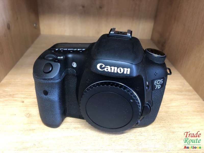 Canon EOS 7D 18MP PROFESSIONAL Digital SLR Camera (BODY) - 18 Megapixels