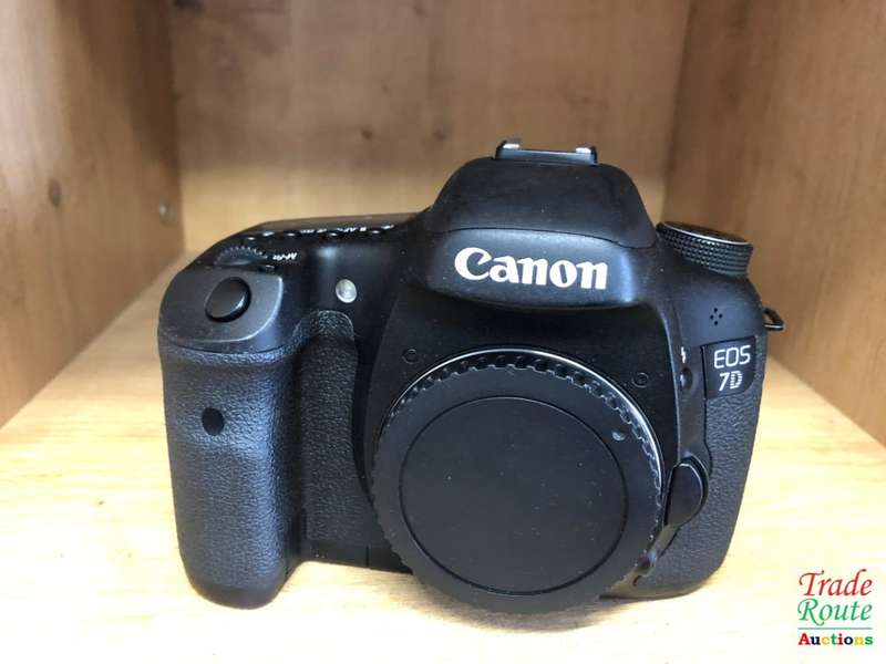 Canon EOS 7D 18MP PROFESSIONAL Digital SLR Camera (BODY) - 18 Megapixels