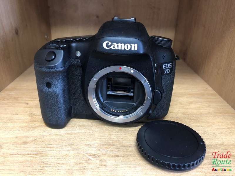 Canon EOS 7D 18MP PROFESSIONAL Digital SLR Camera (BODY) - 18 Megapixels