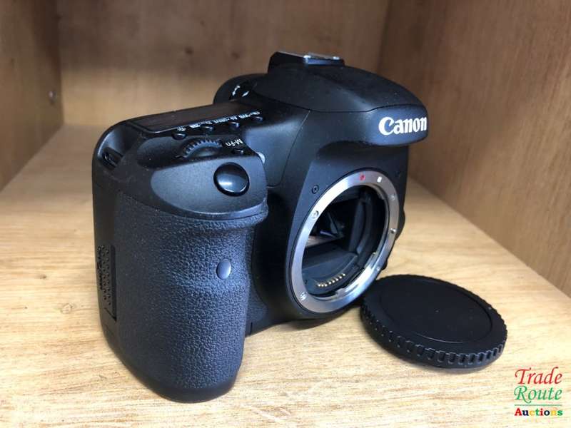 Canon EOS 7D 18MP PROFESSIONAL Digital SLR Camera (BODY) - 18 Megapixels