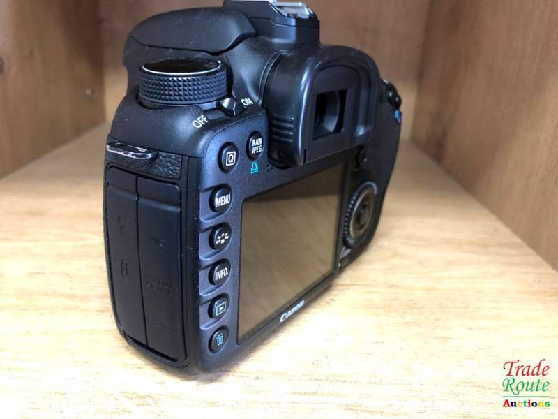 Canon EOS 7D 18MP PROFESSIONAL Digital SLR Camera (BODY) - 18 Megapixels