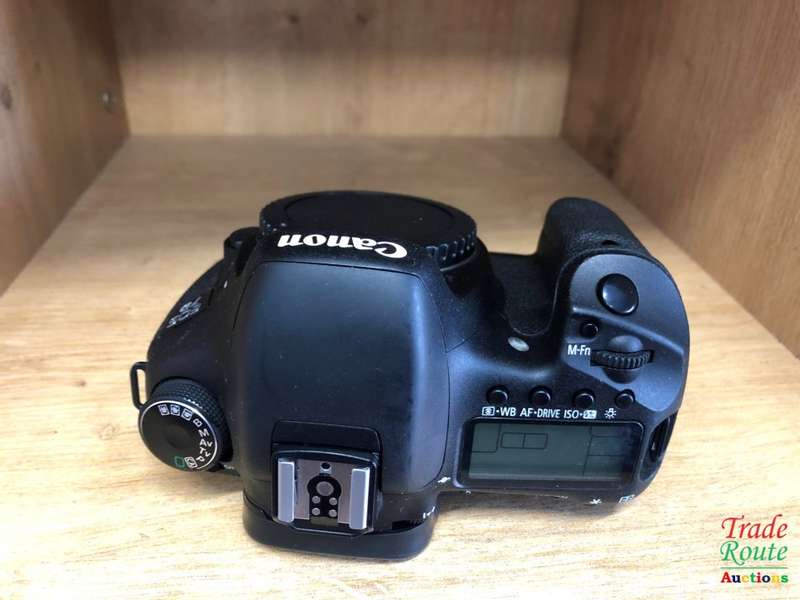 Canon EOS 7D 18MP PROFESSIONAL Digital SLR Camera (BODY) - 18 Megapixels