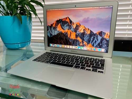 MacBook Air 13.3-inch | Core i5 1.4GHz | 4GB RAM | 256GB SSD DRIVE **  EARLY 2014***