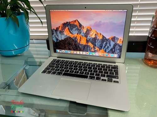 MacBook Air 13.3-inch | Core i5 1.4GHz | 4GB RAM | 256GB SSD DRIVE **  EARLY 2014***